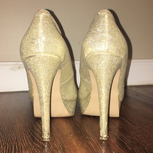 Guess gold sparkle heels 👠 - Picture 2 of 4